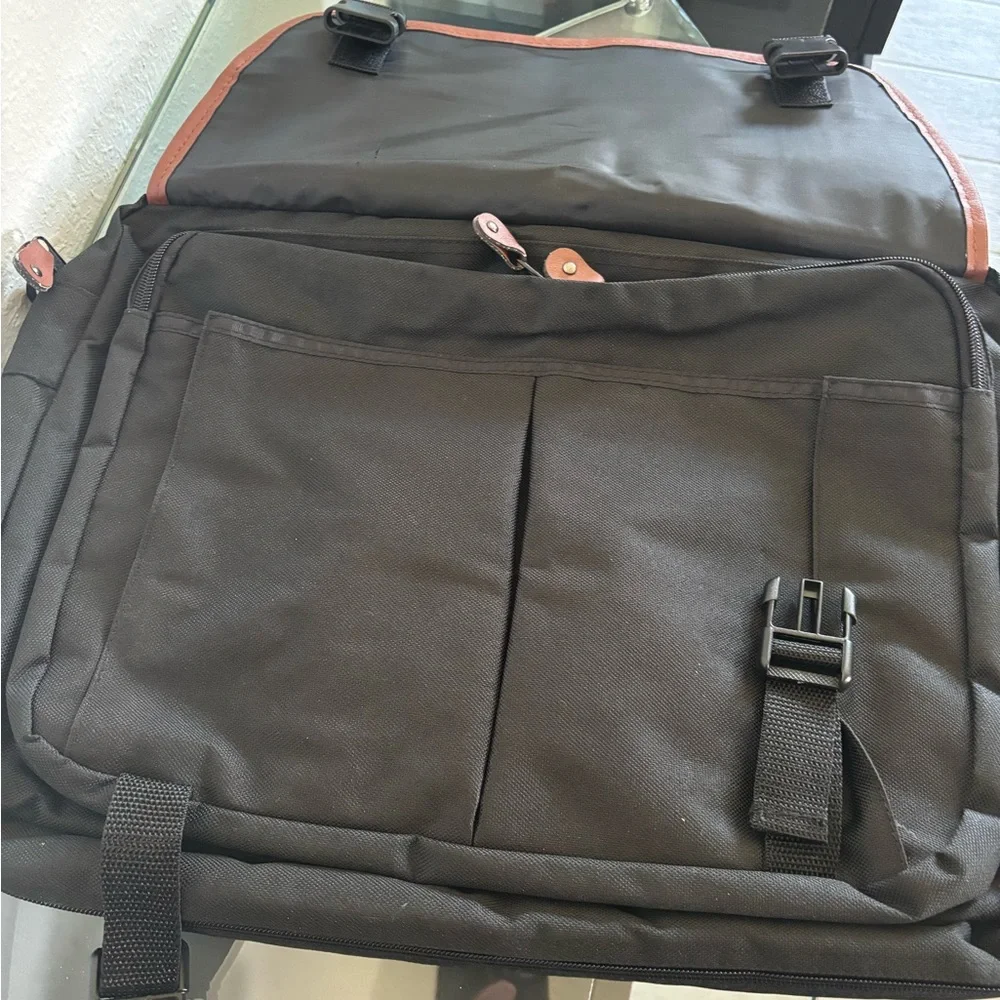 Axiz Group messenger bag with shoulder strap new with tags